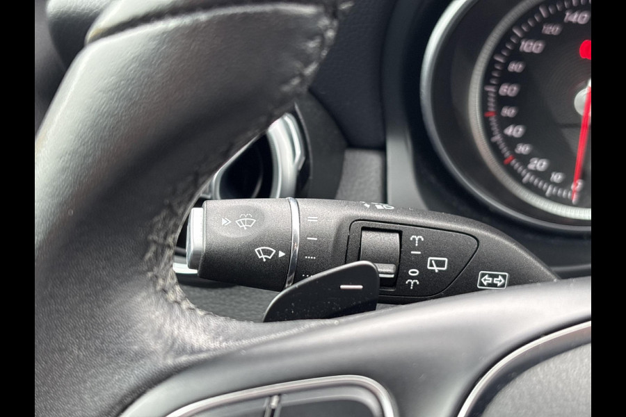 Mercedes-Benz GLA 180 Business Solution | Automaat | Trekhaak | Elek. Kofferklep | Camera | Dealer onderhouden