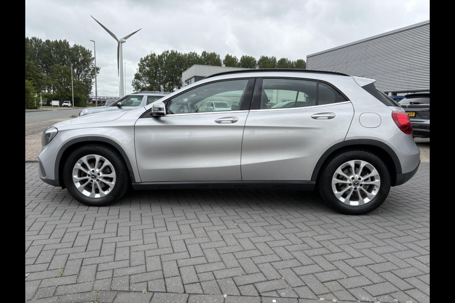 Mercedes-Benz GLA 180 Business Solution | Automaat | Trekhaak | Elek. Kofferklep | Camera | Dealer onderhouden