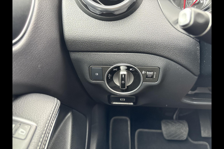 Mercedes-Benz GLA 180 Business Solution | Automaat | Trekhaak | Elek. Kofferklep | Camera | Dealer onderhouden