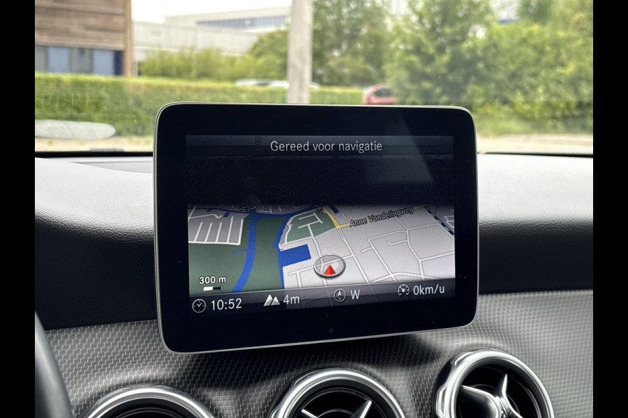 Mercedes-Benz GLA 180 Business Solution | Automaat | Trekhaak | Elek. Kofferklep | Camera | Dealer onderhouden