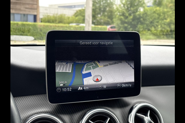 Mercedes-Benz GLA 180 Business Solution | Automaat | Trekhaak | Elek. Kofferklep | Camera | Dealer onderhouden