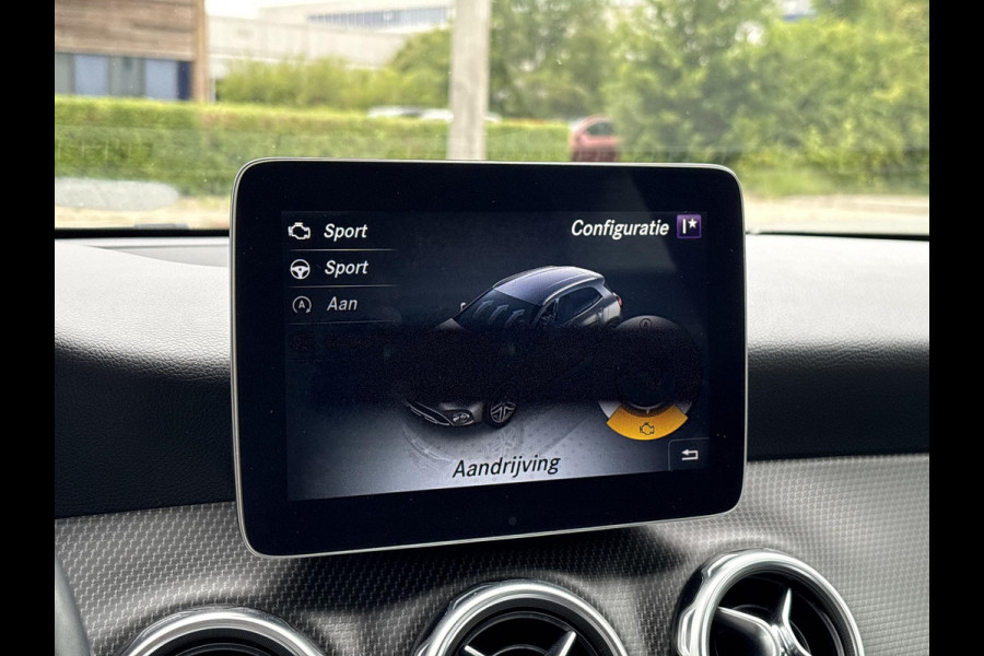 Mercedes-Benz GLA 180 Business Solution | Automaat | Trekhaak | Elek. Kofferklep | Camera | Dealer onderhouden