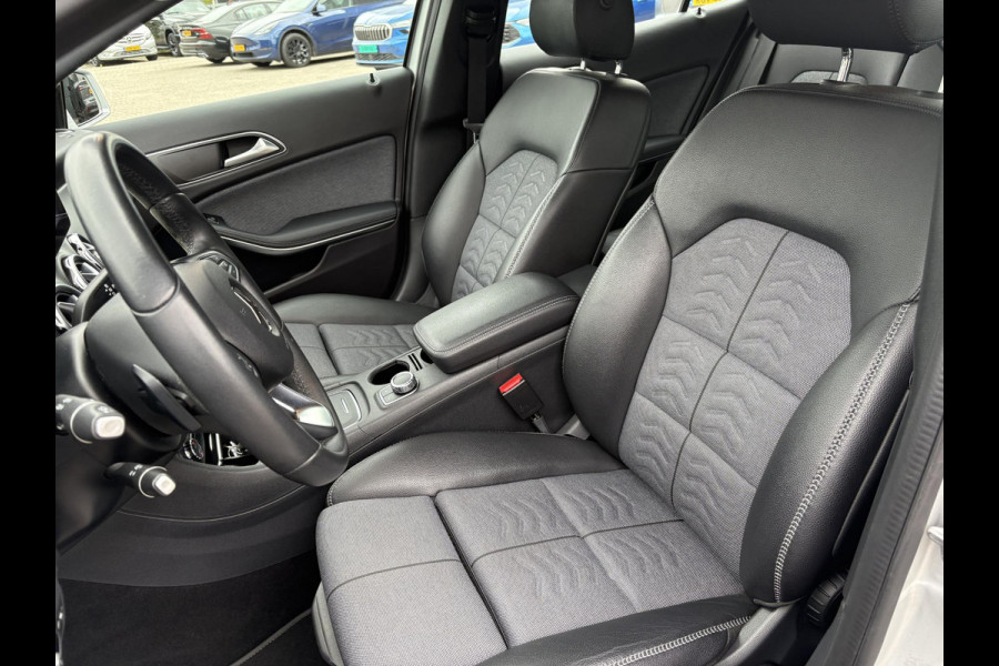 Mercedes-Benz GLA 180 Business Solution | Automaat | Trekhaak | Elek. Kofferklep | Camera | Dealer onderhouden