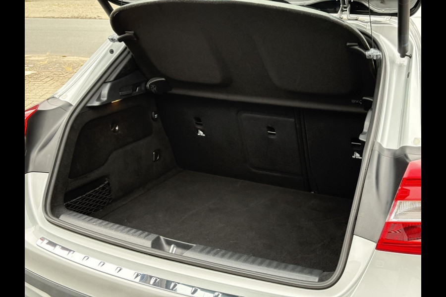 Mercedes-Benz GLA 180 Business Solution | Automaat | Trekhaak | Elek. Kofferklep | Camera | Dealer onderhouden