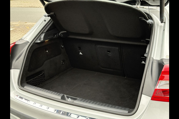 Mercedes-Benz GLA 180 Business Solution | Automaat | Trekhaak | Elek. Kofferklep | Camera | Dealer onderhouden