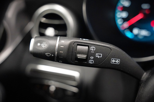 Mercedes-Benz C-Klasse Estate 300 e Business Solution AMG | Panoramadak | Stoelverwarming | 360 Camera | Dodehoekdetectie | Cruise Control | Apple Carplay | Navigatie | Trekhaak | DAB | Ambiance Verlichting | Multibeam
