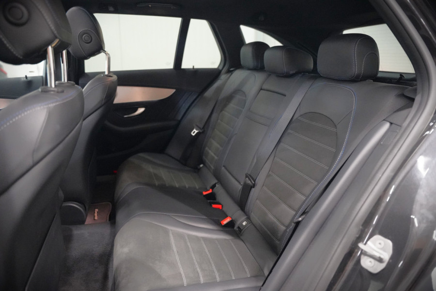Mercedes-Benz C-Klasse Estate 300 e Business Solution AMG | Panoramadak | Stoelverwarming | 360 Camera | Dodehoekdetectie | Cruise Control | Apple Carplay | Navigatie | Trekhaak | DAB | Ambiance Verlichting | Multibeam