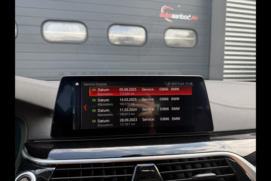 BMW 5 Serie Touring 520i Corporate Lease High Executive | Panoramadak | Camera | DAB | Elektrische Achterklep |