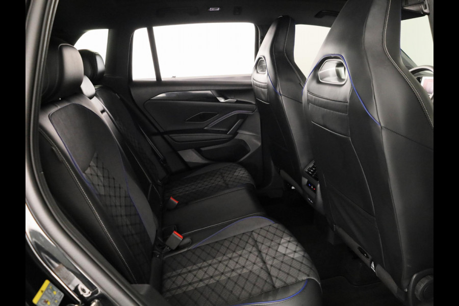 Volkswagen Tiguan 1.5 eHybrid R-Line Edition 272 pk Automaat (DSG) | Verlengde garantie | Navigatie | Panoramadak | Trekhaak (wegklapbaar) | Parkeersensoren (Park assist) | Rondomzicht camera | Matrix LED koplampen | R-Line |