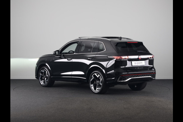 Volkswagen Tiguan 1.5 eHybrid R-Line Edition 272 pk Automaat (DSG) | Verlengde garantie | Navigatie | Panoramadak | Trekhaak (wegklapbaar) | Parkeersensoren (Park assist) | Rondomzicht camera | Matrix LED koplampen | R-Line |