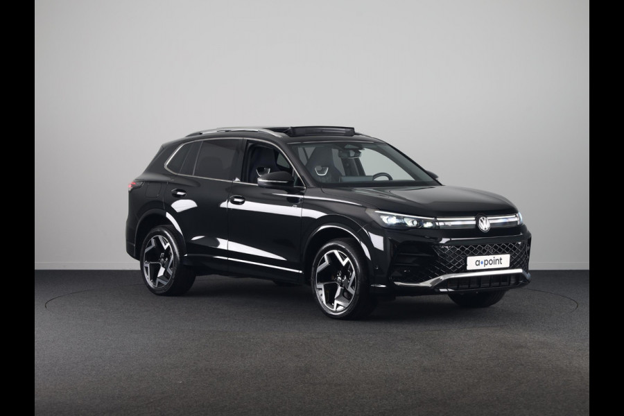 Volkswagen Tiguan 1.5 eHybrid R-Line Edition 272 pk Automaat (DSG) | Verlengde garantie | Navigatie | Panoramadak | Trekhaak (wegklapbaar) | Parkeersensoren (Park assist) | Rondomzicht camera | Matrix LED koplampen | R-Line |
