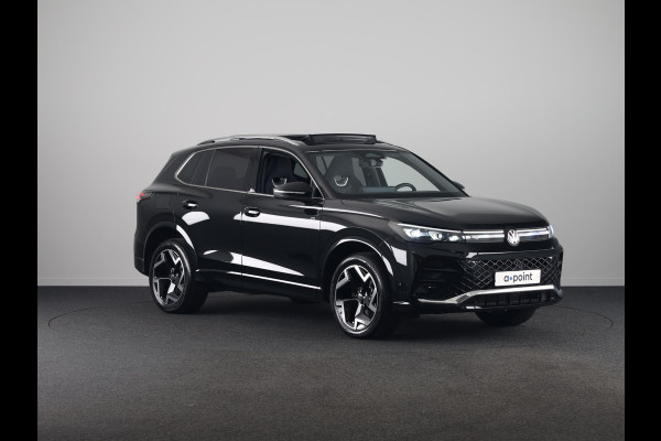 Volkswagen Tiguan 1.5 eHybrid R-Line Edition 272 pk Automaat (DSG) | Verlengde garantie | Navigatie | Panoramadak | Trekhaak (wegklapbaar) | Parkeersensoren (Park assist) | Rondomzicht camera | Matrix LED koplampen | R-Line |