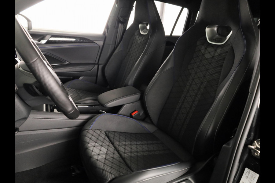 Volkswagen Tiguan 1.5 eHybrid R-Line Edition 272 pk Automaat (DSG) | Verlengde garantie | Navigatie | Panoramadak | Trekhaak (wegklapbaar) | Parkeersensoren (Park assist) | Rondomzicht camera | Matrix LED koplampen | R-Line |