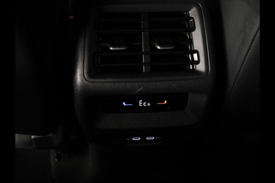 Volkswagen Tiguan 1.5 eHybrid R-Line Edition 272 pk Automaat (DSG) | Verlengde garantie | Navigatie | Panoramadak | Trekhaak (wegklapbaar) | Parkeersensoren (Park assist) | Rondomzicht camera | Matrix LED koplampen | R-Line |