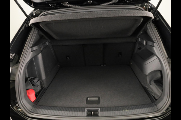 Volkswagen Tiguan 1.5 eHybrid R-Line Edition 272 pk Automaat (DSG) | Verlengde garantie | Navigatie | Panoramadak | Trekhaak (wegklapbaar) | Parkeersensoren (Park assist) | Rondomzicht camera | Matrix LED koplampen | R-Line |