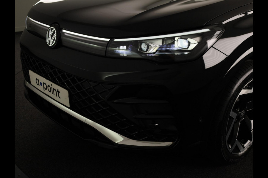 Volkswagen Tiguan 1.5 eHybrid R-Line Edition 272 pk Automaat (DSG) | Verlengde garantie | Navigatie | Panoramadak | Trekhaak (wegklapbaar) | Parkeersensoren (Park assist) | Rondomzicht camera | Matrix LED koplampen | R-Line |