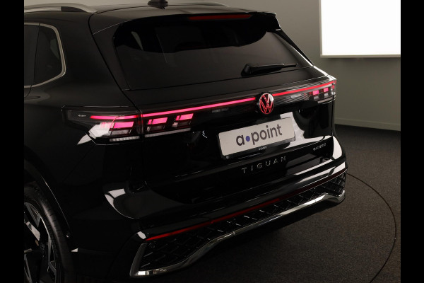 Volkswagen Tiguan 1.5 eHybrid R-Line Edition 272 pk Automaat (DSG) | Verlengde garantie | Navigatie | Panoramadak | Trekhaak (wegklapbaar) | Parkeersensoren (Park assist) | Rondomzicht camera | Matrix LED koplampen | R-Line |