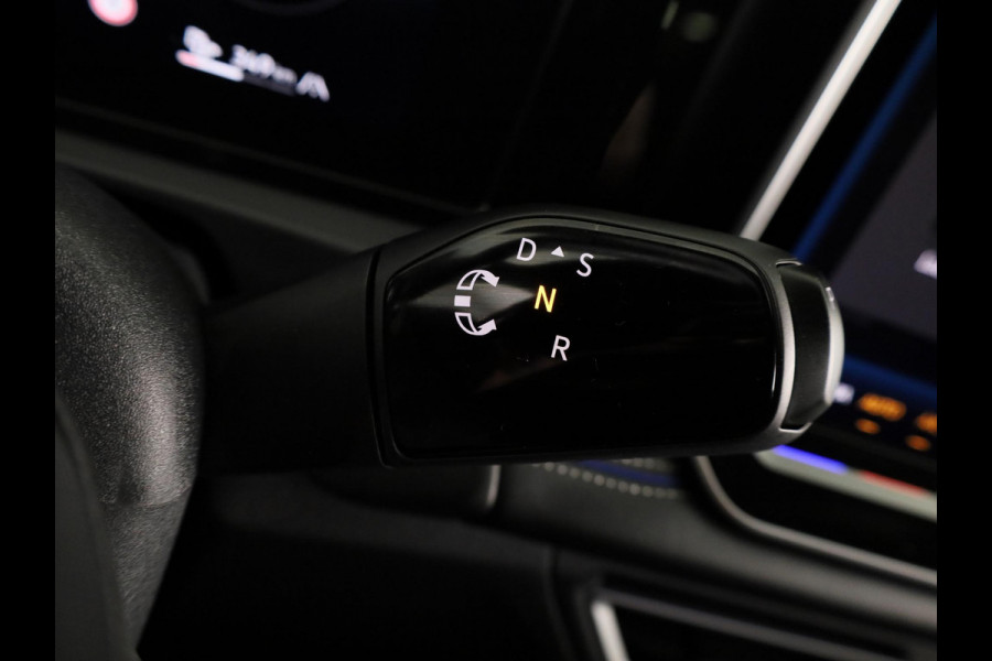 Volkswagen Tiguan 1.5 eHybrid R-Line Edition 272 pk Automaat (DSG) | Verlengde garantie | Navigatie | Panoramadak | Trekhaak (wegklapbaar) | Parkeersensoren (Park assist) | Rondomzicht camera | Matrix LED koplampen | R-Line |