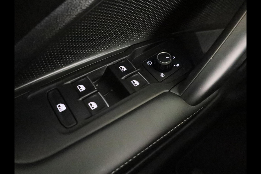 Volkswagen Tiguan 1.5 eHybrid R-Line Edition 272 pk Automaat (DSG) | Verlengde garantie | Navigatie | Panoramadak | Trekhaak (wegklapbaar) | Parkeersensoren (Park assist) | Rondomzicht camera | Matrix LED koplampen | R-Line |