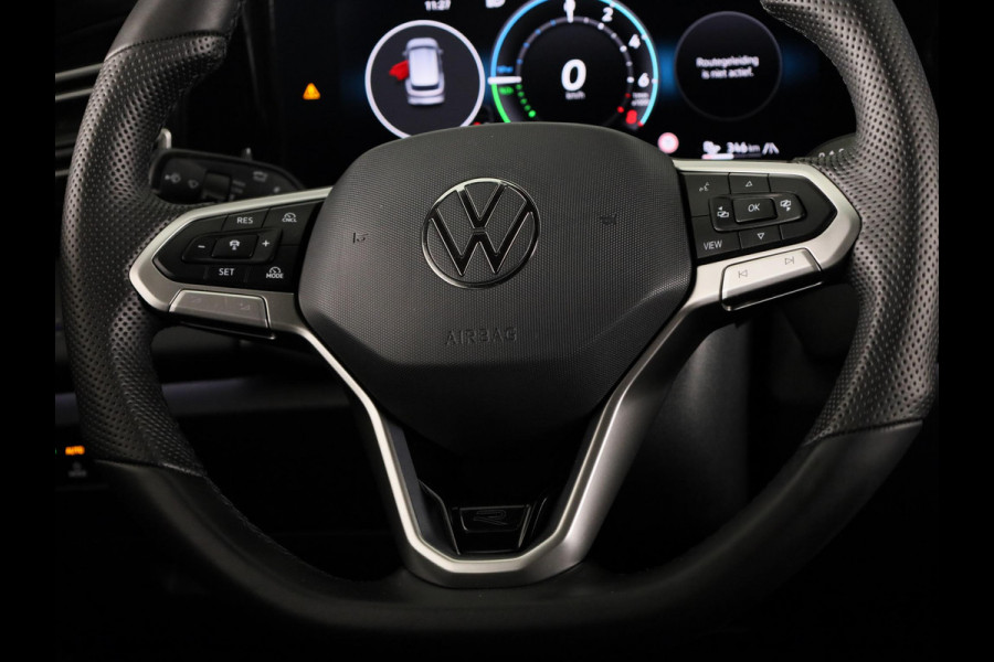 Volkswagen Tiguan 1.5 eHybrid R-Line Edition 272 pk Automaat (DSG) | Verlengde garantie | Navigatie | Panoramadak | Trekhaak (wegklapbaar) | Parkeersensoren (Park assist) | Rondomzicht camera | Matrix LED koplampen | R-Line |