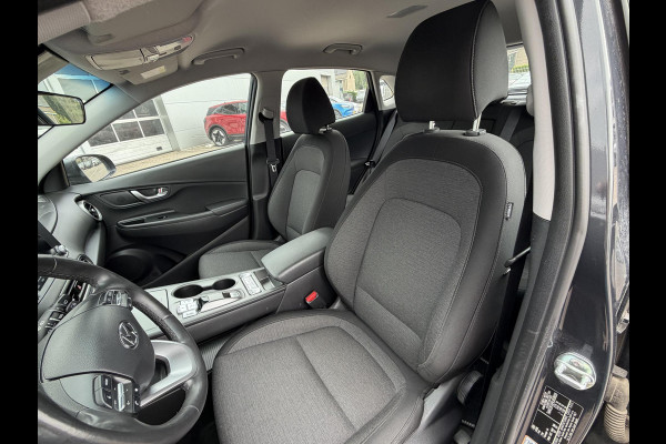 Hyundai Kona EV Fashion 64 kWh | 204 PK | SOH 95% | Adaptive cruise control | Achteruitrijcamera | Keyless entry | LED verlichting | DAB ontvanger | Bluetooth telefoonverbinding | Navigatie | Lichtmetalen velgen