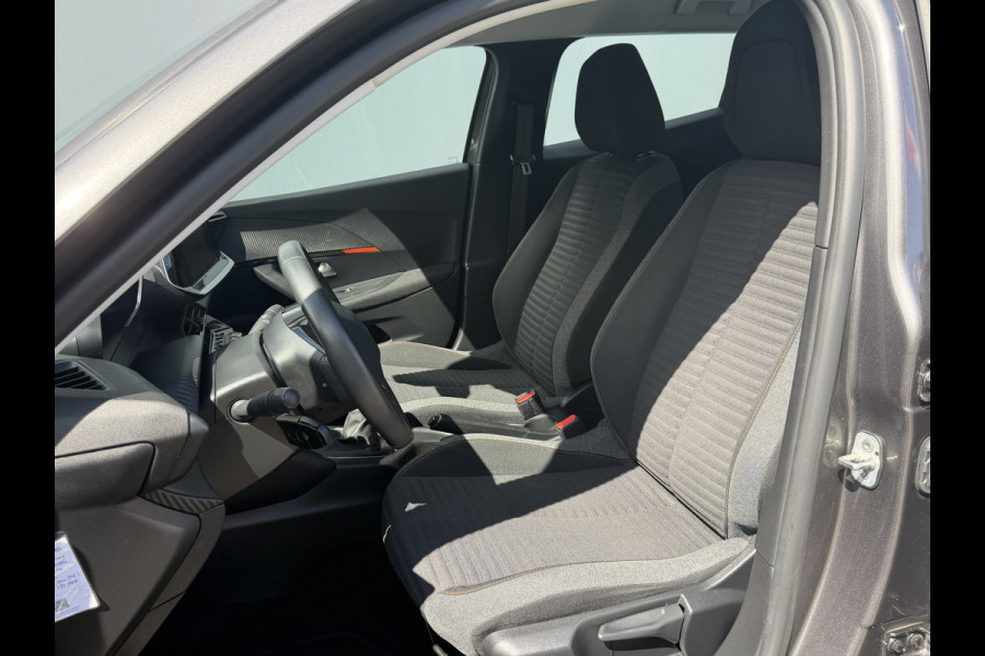 Peugeot 2008 BWJ 2022 | 1.2T 101PK Active Pack NWE DISTRIBUTIE | CLIMA | PDC | NAVI | CRUISE | CARPLAY | LICHTMETAAL |