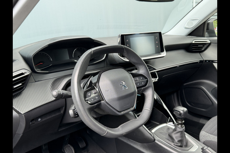 Peugeot 2008 BWJ 2022 | 1.2T 101PK Active Pack NWE DISTRIBUTIE | CLIMA | PDC | NAVI | CRUISE | CARPLAY | LICHTMETAAL |