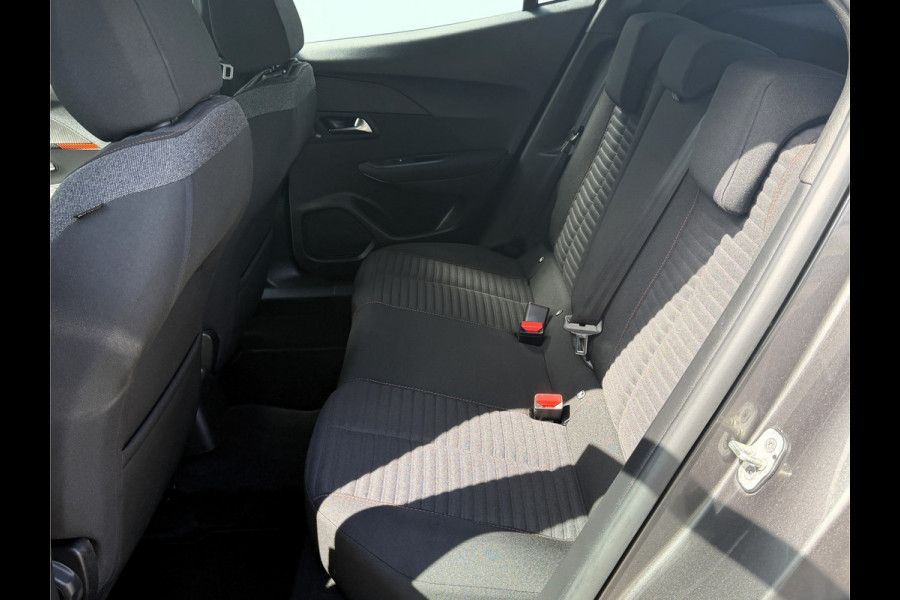Peugeot 2008 BWJ 2022 | 1.2T 101PK Active Pack NWE DISTRIBUTIE | CLIMA | PDC | NAVI | CRUISE | CARPLAY | LICHTMETAAL |
