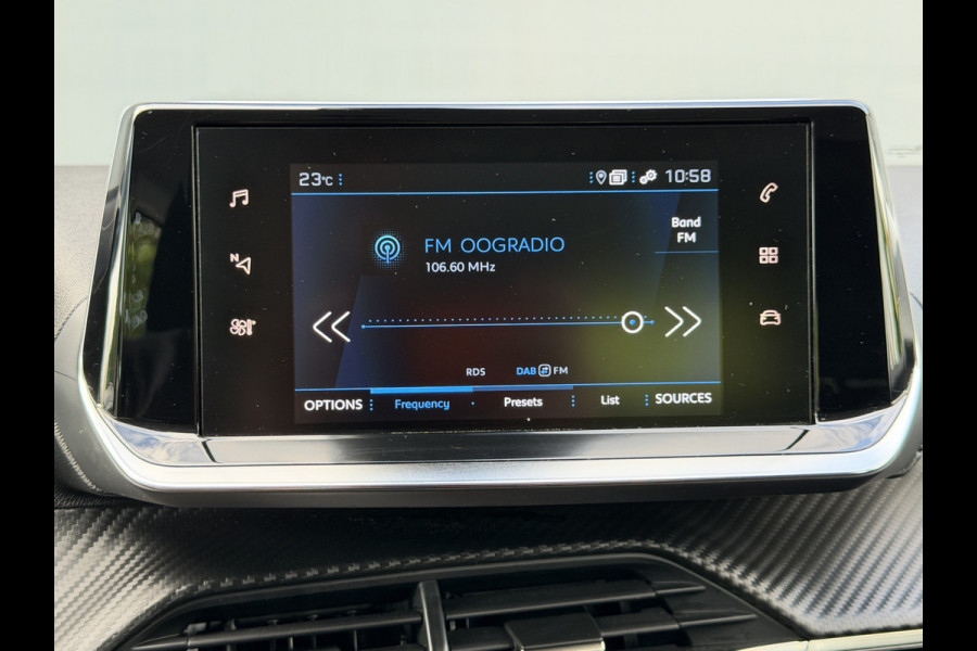 Peugeot 2008 BWJ 2022 | 1.2T 101PK Active Pack NWE DISTRIBUTIE | CLIMA | PDC | NAVI | CRUISE | CARPLAY | LICHTMETAAL |