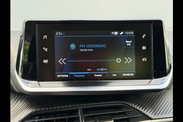 Peugeot 2008 BWJ 2022 | 1.2T 101PK Active Pack NWE DISTRIBUTIE | CLIMA | PDC | NAVI | CRUISE | CARPLAY | LICHTMETAAL |