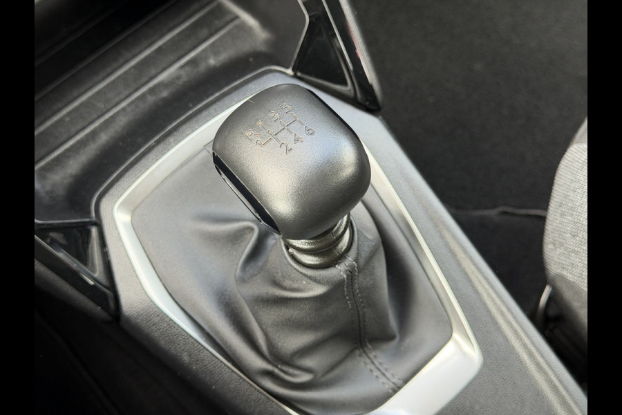 Peugeot 2008 BWJ 2022 | 1.2T 101PK Active Pack NWE DISTRIBUTIE | CLIMA | PDC | NAVI | CRUISE | CARPLAY | LICHTMETAAL |