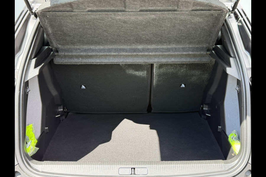 Peugeot 2008 BWJ 2022 | 1.2T 101PK Active Pack NWE DISTRIBUTIE | CLIMA | PDC | NAVI | CRUISE | CARPLAY | LICHTMETAAL |