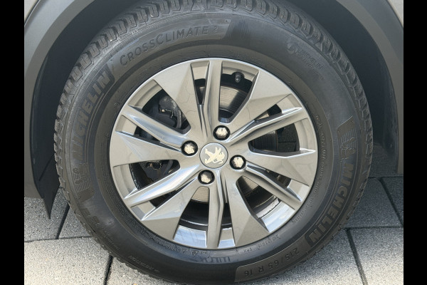 Peugeot 2008 BWJ 2022 | 1.2T 101PK Active Pack NWE DISTRIBUTIE | CLIMA | PDC | NAVI | CRUISE | CARPLAY | LICHTMETAAL |