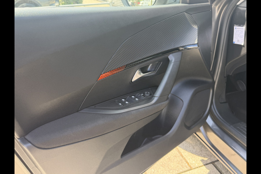 Peugeot 2008 BWJ 2022 | 1.2T 101PK Active Pack NWE DISTRIBUTIE | CLIMA | PDC | NAVI | CRUISE | CARPLAY | LICHTMETAAL |