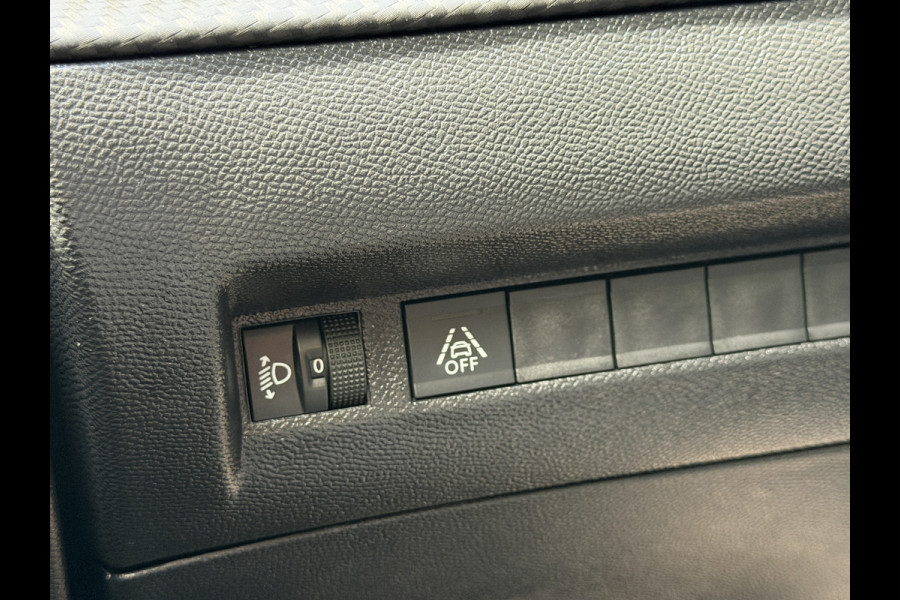 Peugeot 2008 BWJ 2022 | 1.2T 101PK Active Pack NWE DISTRIBUTIE | CLIMA | PDC | NAVI | CRUISE | CARPLAY | LICHTMETAAL |