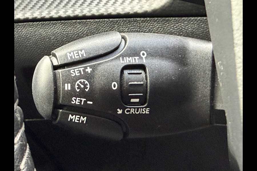 Peugeot 2008 BWJ 2022 | 1.2T 101PK Active Pack NWE DISTRIBUTIE | CLIMA | PDC | NAVI | CRUISE | CARPLAY | LICHTMETAAL |