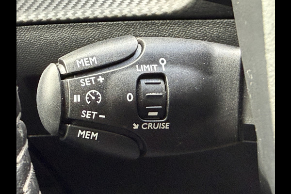 Peugeot 2008 BWJ 2022 | 1.2T 101PK Active Pack NWE DISTRIBUTIE | CLIMA | PDC | NAVI | CRUISE | CARPLAY | LICHTMETAAL |