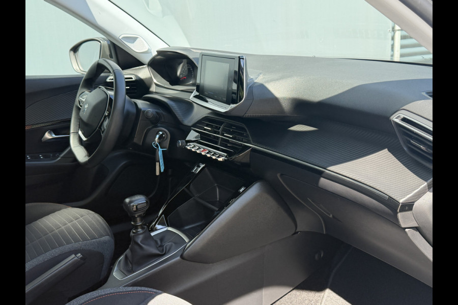 Peugeot 2008 BWJ 2022 | 1.2T 101PK Active Pack NWE DISTRIBUTIE | CLIMA | PDC | NAVI | CRUISE | CARPLAY | LICHTMETAAL |