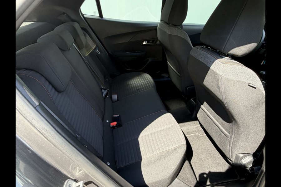 Peugeot 2008 BWJ 2022 | 1.2T 101PK Active Pack NWE DISTRIBUTIE | CLIMA | PDC | NAVI | CRUISE | CARPLAY | LICHTMETAAL |