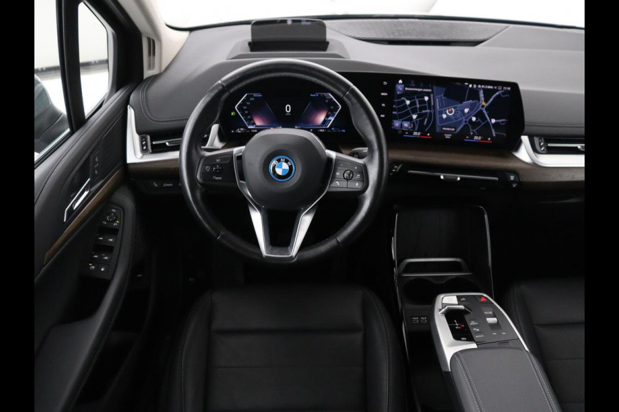 BMW 2 Serie Active Tourer 225e xDrive Luxury Line | SOH 95,1% | Trekhaak | Leder | Full LED | Head Up| Keyless | Navigatie | Carplay | 17" | Stoelverwarming | 360 Camera | Adaptive Cruise | PHEV | Plug In