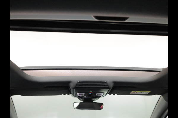 Volkswagen Golf 1.5 eHybrid GTE 272 PK DSG PHEV | Panorama dak | Head up Display | 18" LM velgen | 360 graden camera |