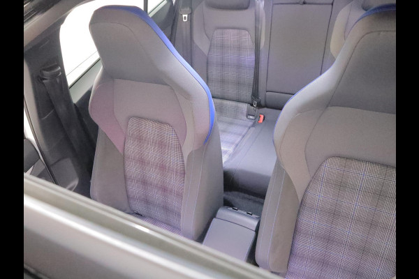 Volkswagen Golf 1.5 eHybrid GTE 272 PK DSG PHEV | Panorama dak | Head up Display | 18" LM velgen | 360 graden camera |