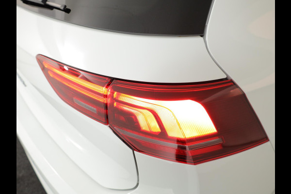 Volkswagen Golf 1.5 eHybrid GTE 272 PK DSG PHEV | Panorama dak | Head up Display | 18" LM velgen | 360 graden camera |
