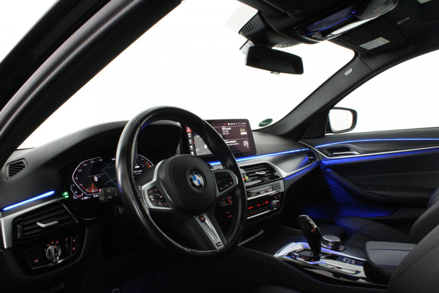 BMW 5 Serie Touring 530d xDrive M Sport > Pano.schuif/Head-up/19inch/Shadow-Line/Trekhaak