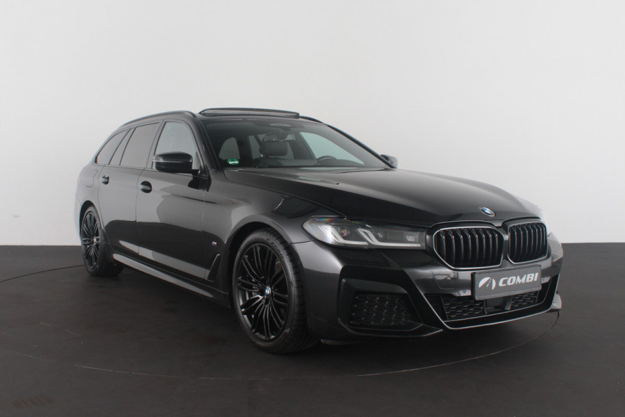 BMW 5 Serie Touring 530d xDrive M Sport > Pano.schuif/Head-up/19inch/Shadow-Line/Trekhaak
