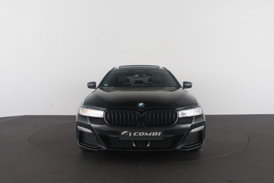 BMW 5 Serie Touring 530d xDrive M Sport > Pano.schuif/Head-up/19inch/Shadow-Line/Trekhaak