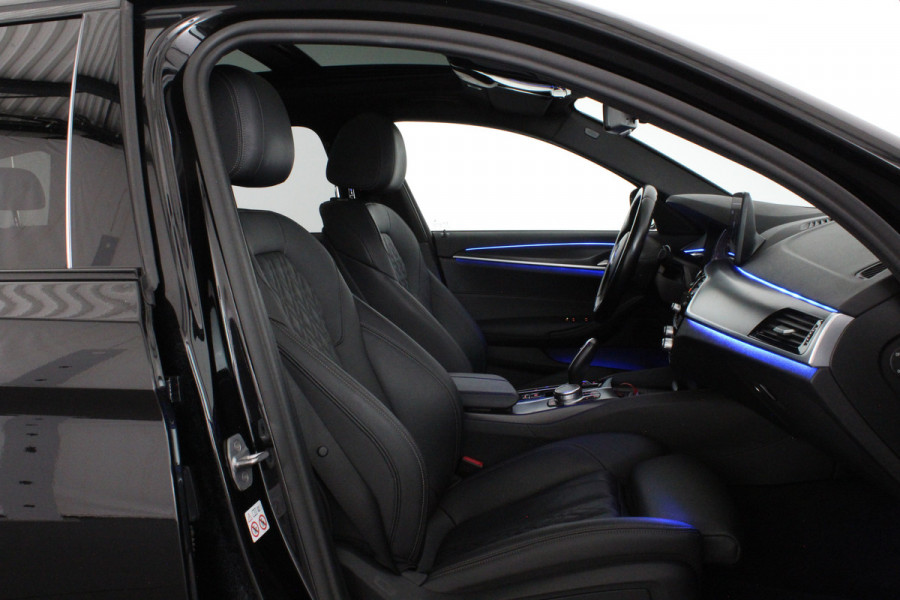 BMW 5 Serie Touring 530d xDrive M Sport > Pano.schuif/Head-up/19inch/Shadow-Line/Trekhaak