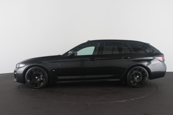BMW 5 Serie Touring 530d xDrive M Sport > Pano.schuif/Head-up/19inch/Shadow-Line/Trekhaak