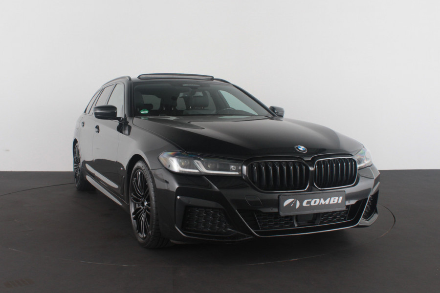 BMW 5 Serie Touring 530d xDrive M Sport > Pano.schuif/Head-up/19inch/Shadow-Line/Trekhaak