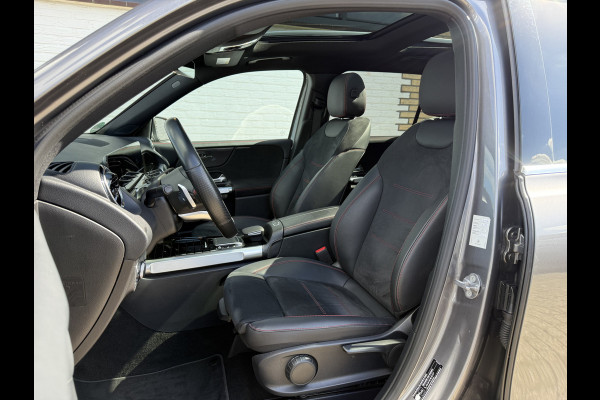 Mercedes-Benz Glb 200 AMG-Line | Trekhaak | Pano | Night Pakket | Widescreen | Sfeerverlichting